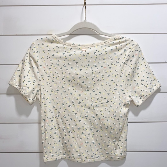 Closet Cleanout✨ VS PINK Floral Crop Top (Size L) - Picture 3 of 4